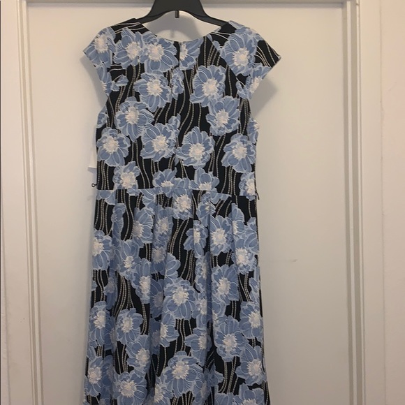 Rabbit Rabbit Rabbit Design Short Sleeve Midi Fit - Picture 6 of 7